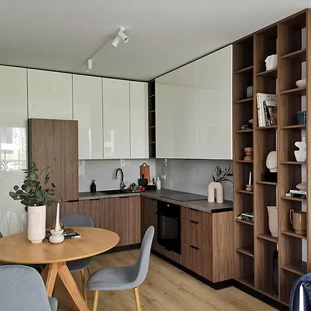 New Parking Place & Self Check In 24h Taras Miedziana Wroclaw